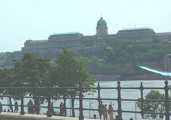 Röpködnek a milliárdok!