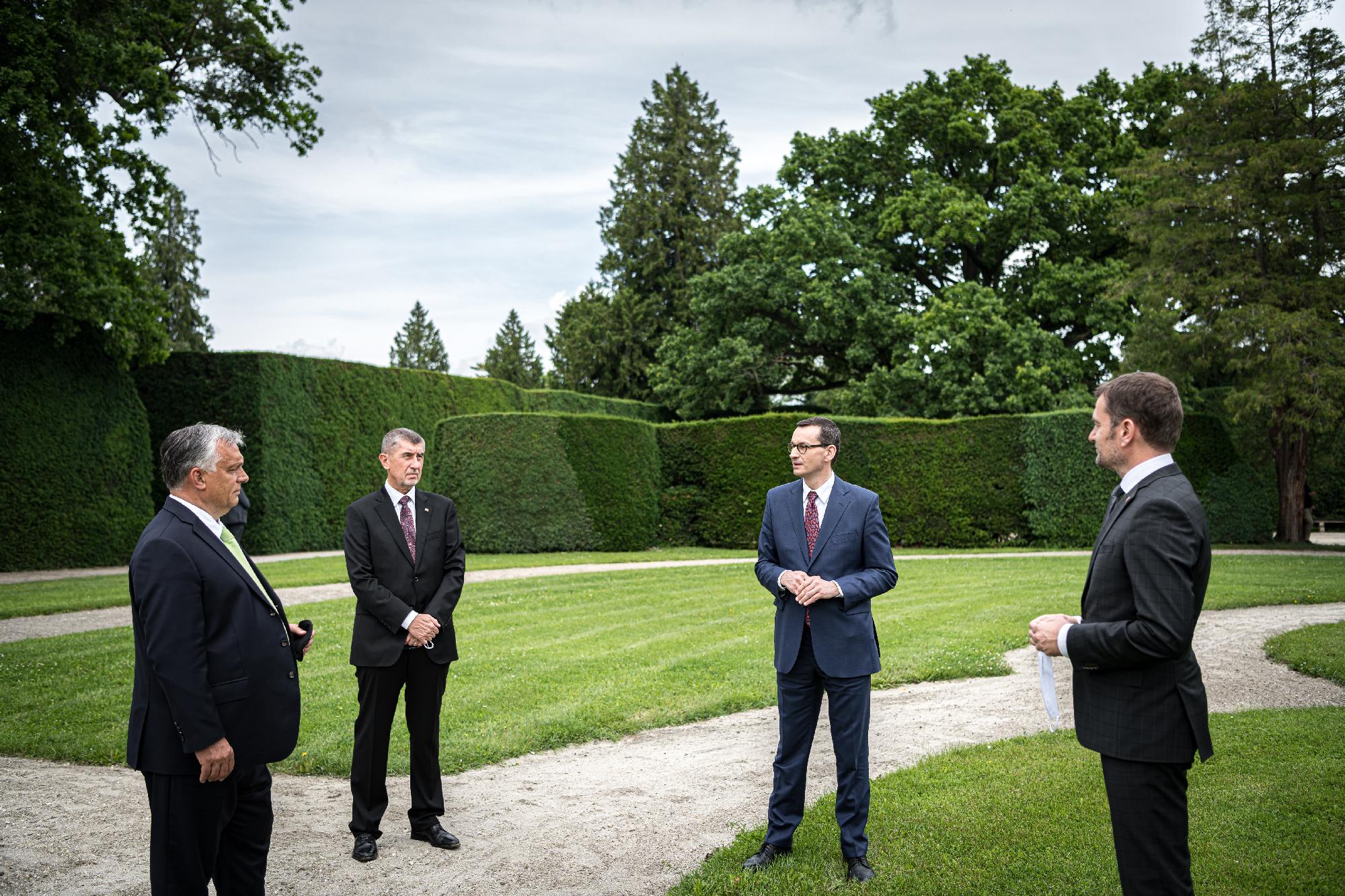 V4 kormányfői csúcstalálkozó a csehországi Lednicében
