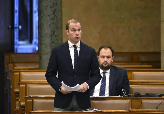 Hollik István: Akcióban a Soros-szervezetek