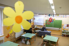 Több pedagógus csak most kapta meg azt a táppénz-kiegészítést, amit még a covid alatt ígért meg a kormány