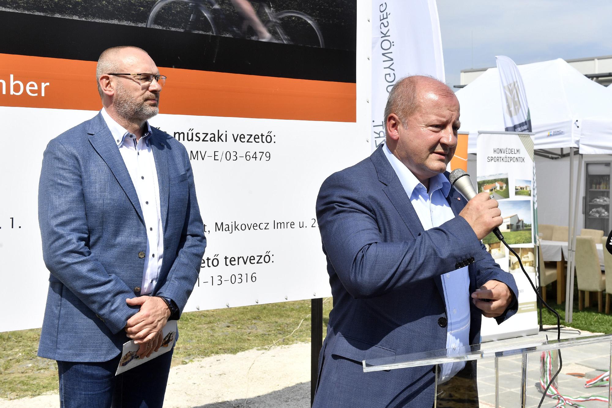 Honvédelmi sportközpont alapkövét helyezték el Baján