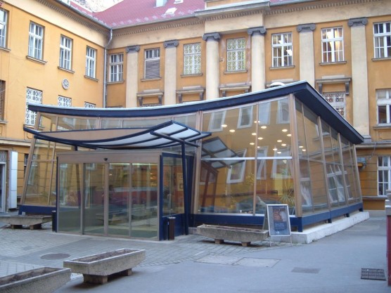 Szellemfolyosók és őrültnek tartott művészek