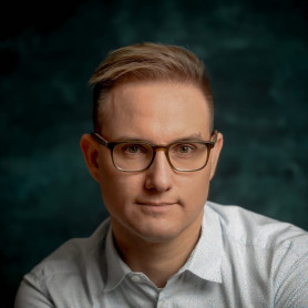 Elemzés és megfigyelés – Lakner Zoltán