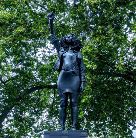 Intés a jövőnek – Szénási Sándor jegyzete