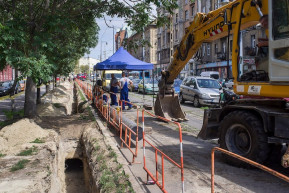 Az ég legyen tivéletek, Baross utcai fák!