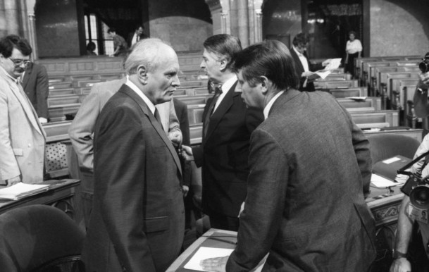 Négy igen – A kockázatos népszavazás