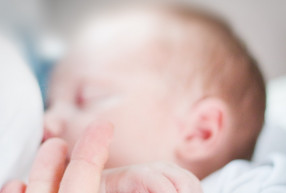 Az anyatejes táplálás a legtermészetesebb és ideális