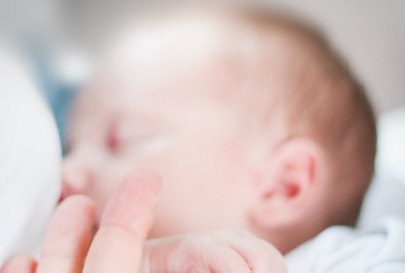 Az anyatejes táplálás a legtermészetesebb és ideális