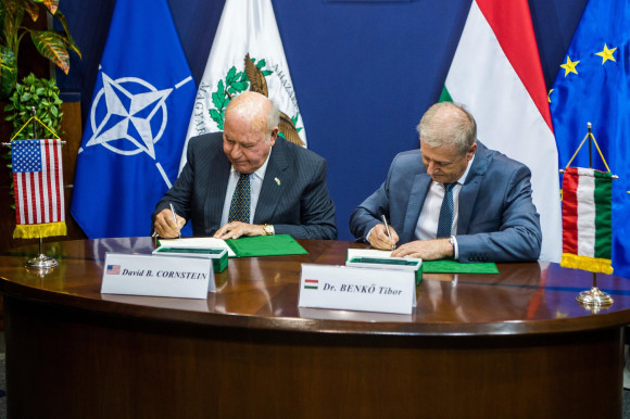 Ezúttal az Egyesült Államoktól veszünk fegyvereket