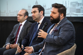 Véleményvezéreket keres a jobboldal