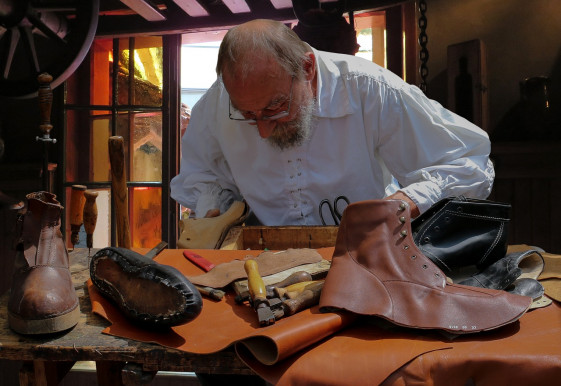 Sztrájkolnak az ortopéd cipőkészítők