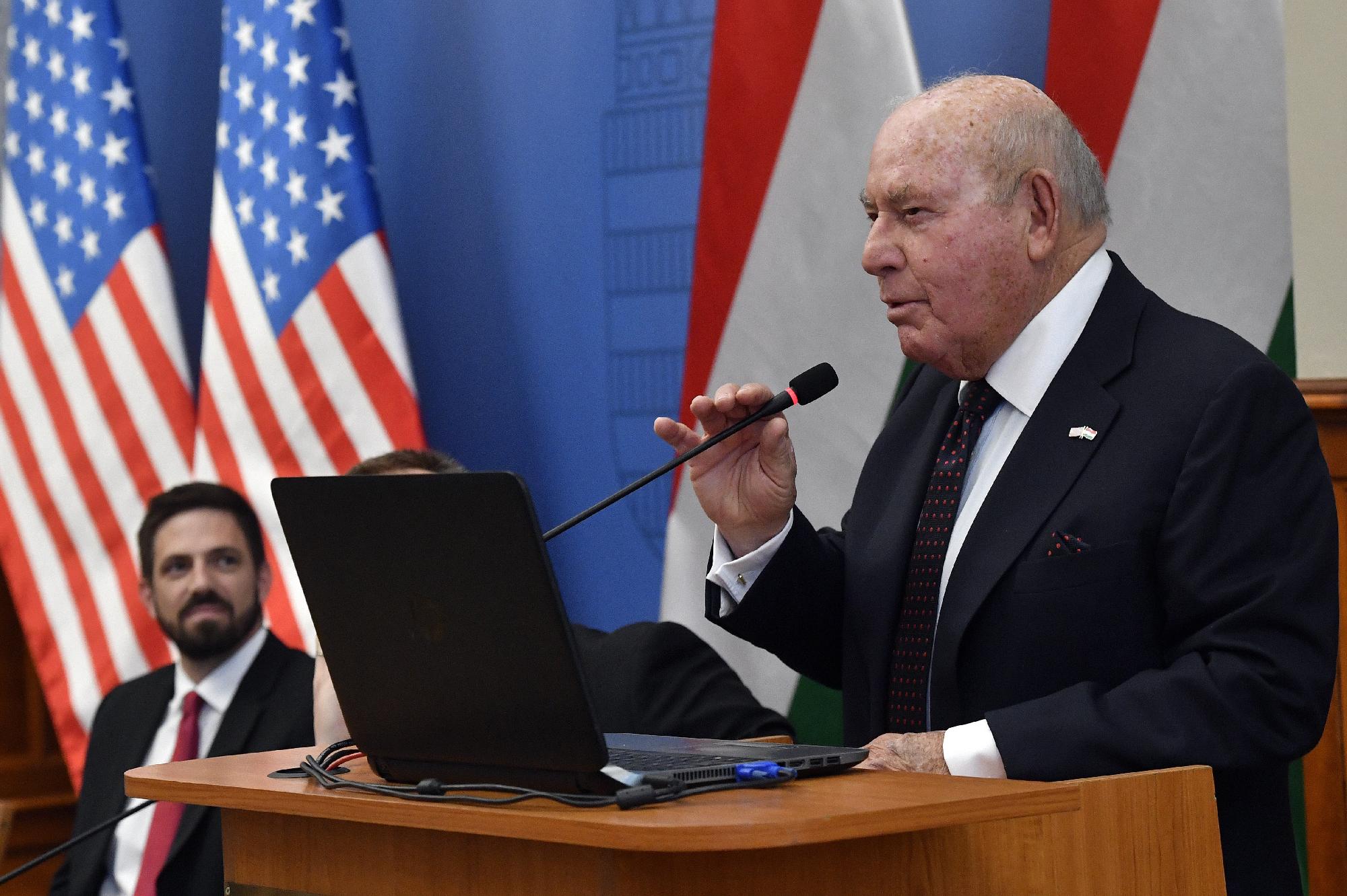 Könyv és konferencia Mindszenty József bíboros menedékben t