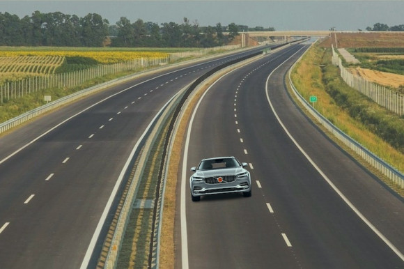 Forgalommal szemben az európai autópályán