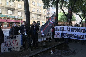 Hagyják békén a könyvesboltokat!