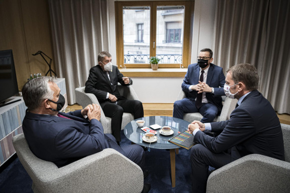 Nem akar engedni a jogállamiságból az EP