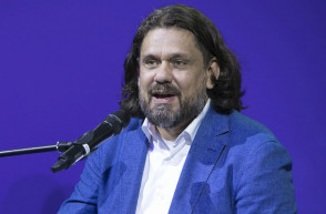 Harminc képviselő záratná ki a Néppártból Deutsch Tamást