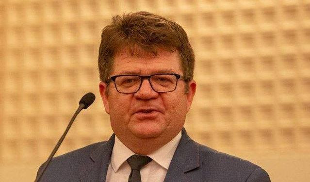 Oktatási jogok biztosa: Jogsértő a tüntetők listázása