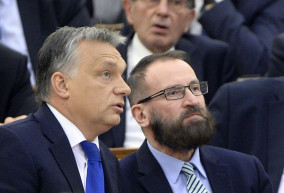 Késve töröltették Szájert, akár fizethet is Orbán és Kövér