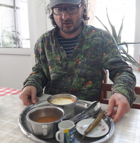 Az író akkor is dolgozik, amikor látszólag civil