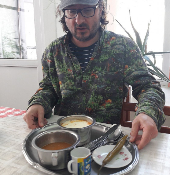 Az író akkor is dolgozik, amikor látszólag civil