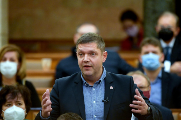 Tóth Bertalan: Mocskos játék folyik a Klubrádióval