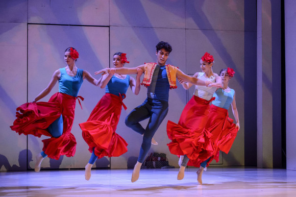 Mimika, tánc, celebek