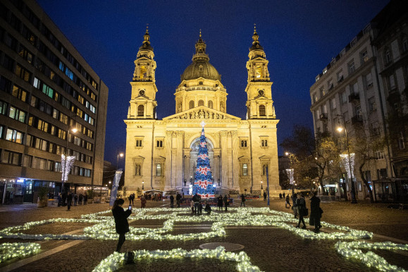 November 28.: Advent (1.) és Nemzetközi Aura nap