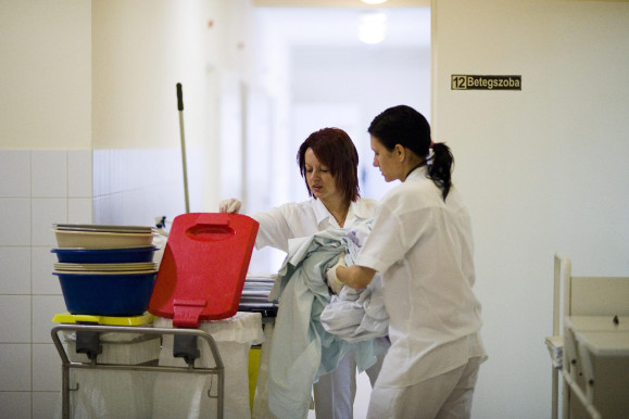 Brutális pályaelhagyás jöhet a szakdolgozóknál