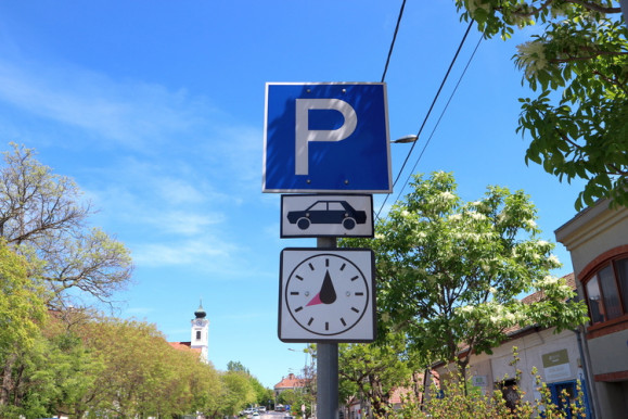 Hány autó fér még el az országban?