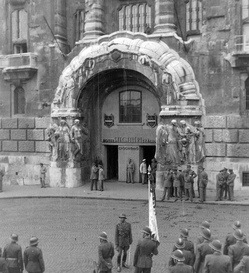 1949 Szent Gellért Gyógyszálloda Kelenhegyi úti oldala (fürdő bejárat).