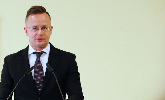 Elmenekült a volt kazah elnök, Szijjártó türk tanácskozásra készül