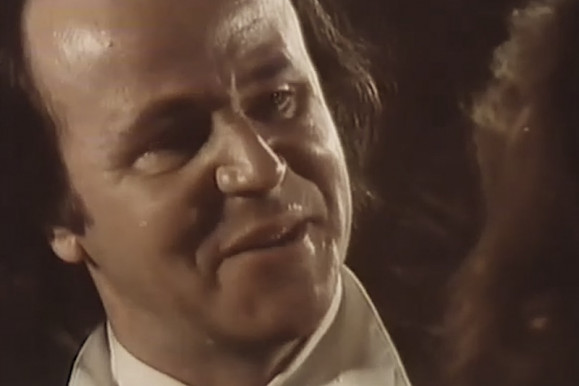 Fodrásznak vagy orvosnak készült, színész lett belőle