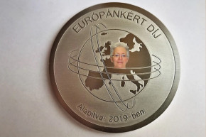 Az újságíró, akinek minden a fejében van