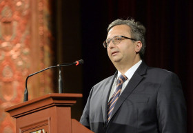 A kormány sem tűri Antall Péter költekezését