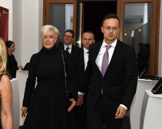 Szijjártó felesége 525 milliós osztalékot vett ki nyilvános elérhetőség nélküli cégéből