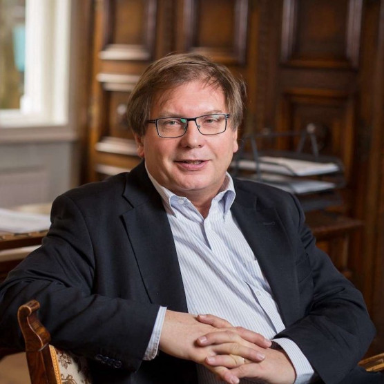 Fabiny Tamás evangélikus püspök elismeréséről és támogatásáról biztosította Karsai Dánielt