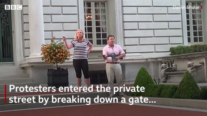 Amerikai tüntetések: pénzbüntetés a fegyveres ügyvédpárnak