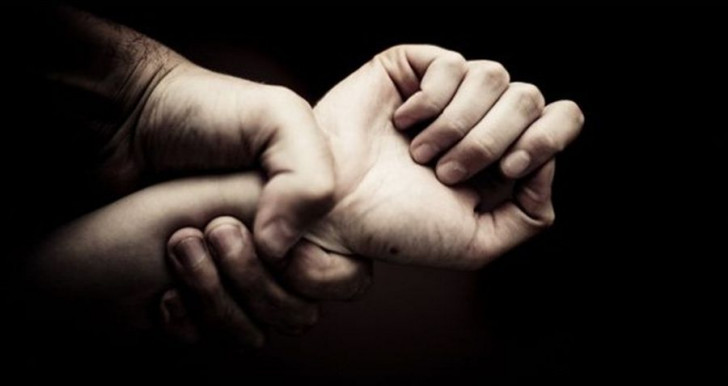 A honvédség kirúg egy katonát, aki egy állapotos nőt akart megerőszakolni