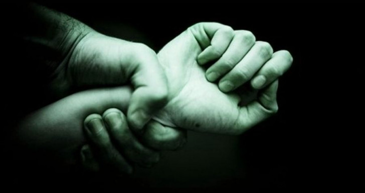 Szexuális erőszak gyanúja miatt tartóztattak le egy encsi iskolást