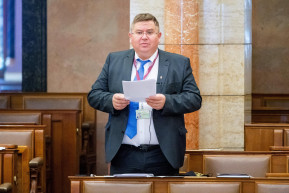 Feloszlatná az általa vezetett Fidesz-alapszervezetet Bajkai István