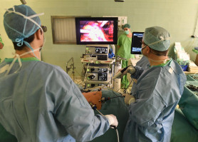 Már nyolc hónapot kell várni egy térdprotézis-műtétre az állami ellátásban