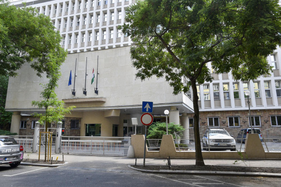 Lehallgató a polgármesteri hivatalban - a titkosszolgálat is rajta van az ügyön