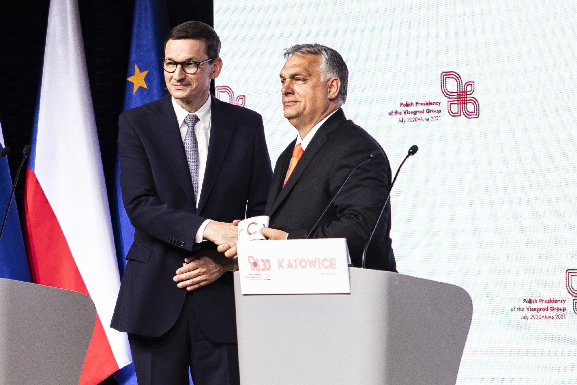 Magyarország átveszi a V4 soros elnökségét