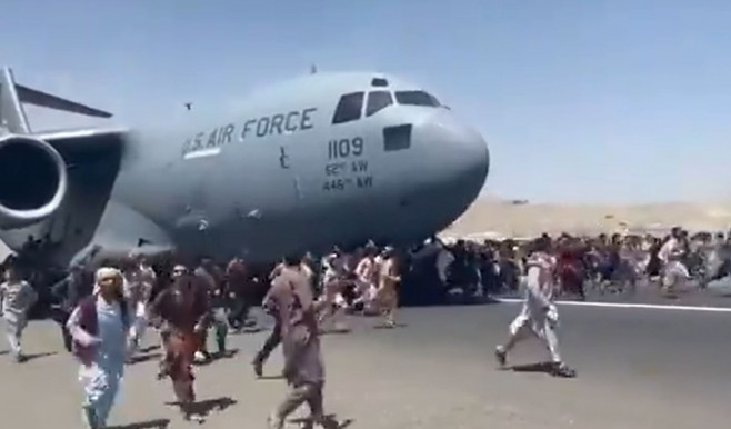 Britek hozzák haza az Afganisztánban ragadt magyarokat