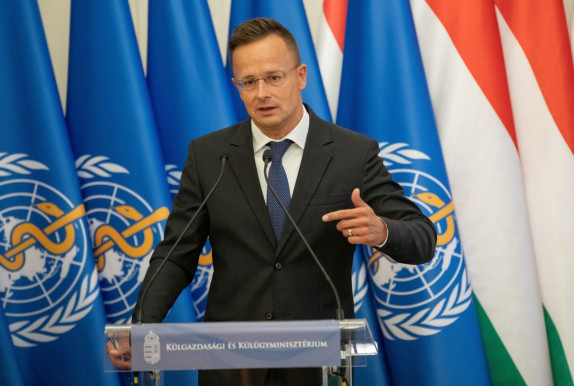 Szijjártó: A baloldal a háborút kockáztatná