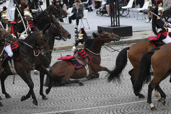 Párizsban mától 30 km/h a kötelező sebességhatár