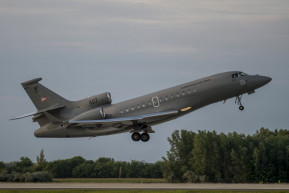 Brüsszel és Katar között gyakorlatilag légihidat létesítettek a magyar honvédség gépei