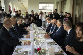 Balázs Péter: Orbán két bakot lőtt egyszerre