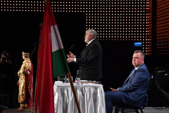 L. Simon miatt a Nemzeti Múzeumra ki lehet írni: Disneyland