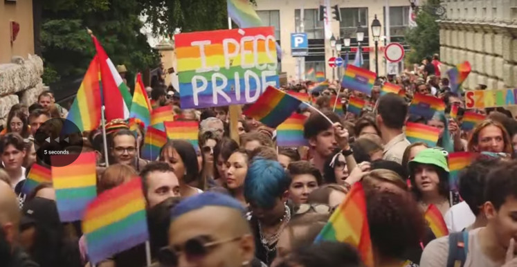 Homofób törvény: feljelentették a pécsi Pride-ot a gyerekek miatt
